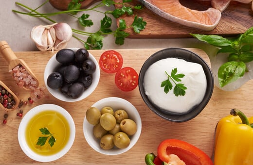 Πώς η Μεσογειακή διατροφή και η άσκηση μπορούν να προστατεύσουν την υγεία των οστών στους ηλικιωμένους