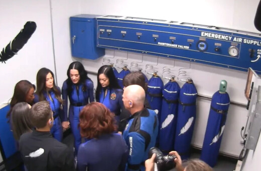 Blue Origin: Επιβιβάστηκε κι ετοιμάζεται για εκτόξευση η γυναικεία αποστολή με Κέιτι Πέρι και Λορίν Σάντσεθ