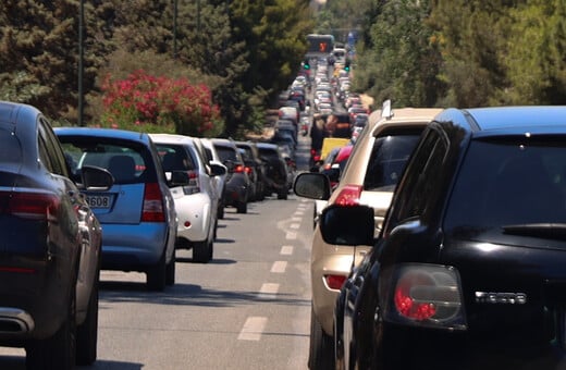 Κίνηση στους δρόμους: Καραμπόλα 3 οχημάτων στον Κηφισό - Μποτιλιάρισμα χιλιομέτρων στην κάθοδο