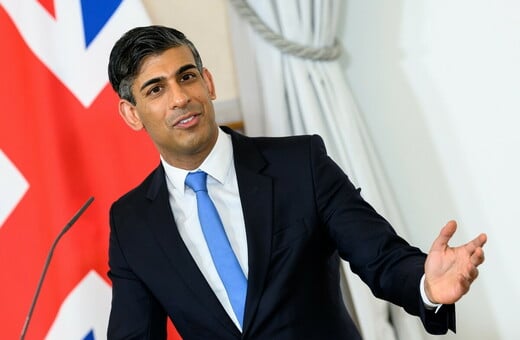 Σκάνδαλο στοιχημάτων στη Βρετανία: Κατηγορίες σε 15 άτομα, ανάμεσά τους πρώην συνεργάτης του Σούνακ