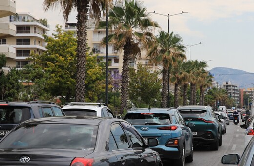 Κίνηση στους δρόμους: Σοβαρό τροχαίο στην παραλιακή - Πού εντοπίζονται προβλήματα