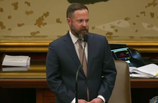 Τέξας: Ρεπουμπλικανός πολιτικός ζητά την κατάργηση ΛΟΑΤΚΙ+ πολιτικών χωρίς να ξέρει τι είναι τα ίντερσεξ άτομα 