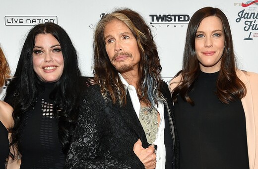 Aerosmith: «Παίζαμε στα παρασκήνια χωρίς να γνωρίζουμε ότι είμαστε αδελφές», θυμούνται οι κόρες του Στίβεν Τάιλερ