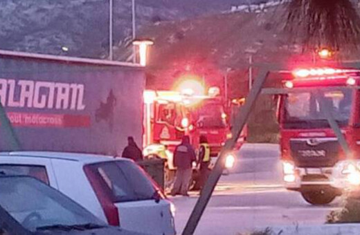 Καβάλα: Σοβαρό τροχαίο μετά από σύγκρουση ΙΧ με νταλίκα - Στη ΜΕΘ ένας 22χρονος