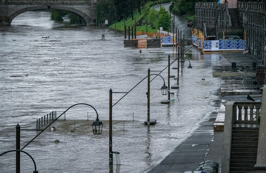 Σφοδρή κακοκαιρία στην Ιταλία: Υπερχείλισε ο ποταμός Πάδος, σημειώθηκαν κατολισθήσεις
