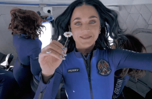 Katy Perry: «Μετανιώνω για το δημόσιο θέαμα» της διαστημικής αποστολής Blue Origin