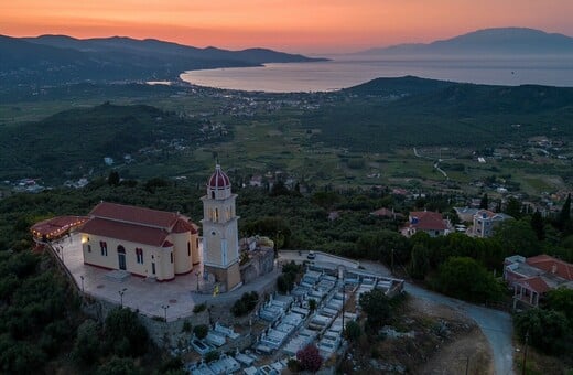«Στο Μέσο Γερακάρι Ζακύνθου, η Αθήνα δεν είναι καν στον ορίζοντα»