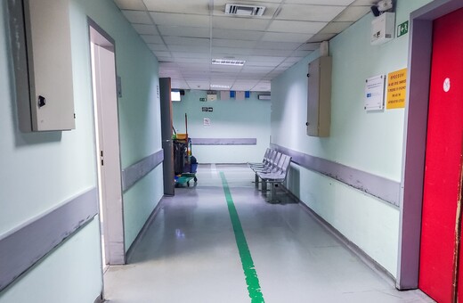 Στο ΚΑΤ ο 15χρονος που τραυματίστηκε με φωτοβολίδα στην Κάλυμνο