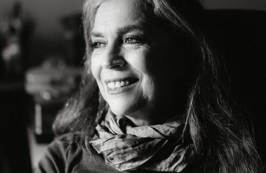 Σαβίνα Γιαννάτου: «Μια καλή κριτική κινητοποιεί κι άλλους ανθρώπους, και μαζί τους κινητοποιείσαι κι εσύ»