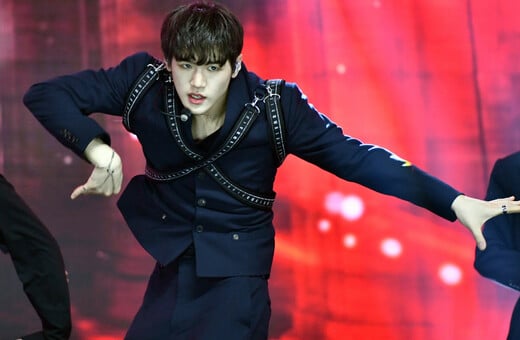 K-pop καλλιτέχνης σπάει τα ταμπού της βιομηχανίας: Έκανε coming out  επί σκηνής στο Λος Άντζελες