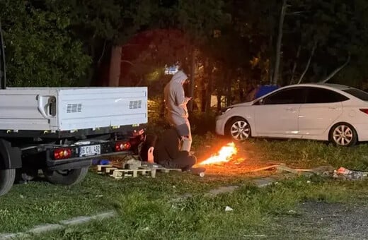 Νύχτα τρόμου στην Κωνσταντινούπολη: Στα πάρκα οι πολίτες - Διχασμένοι οι σεισμολόγοι για τον «μεγάλο σεισμό»