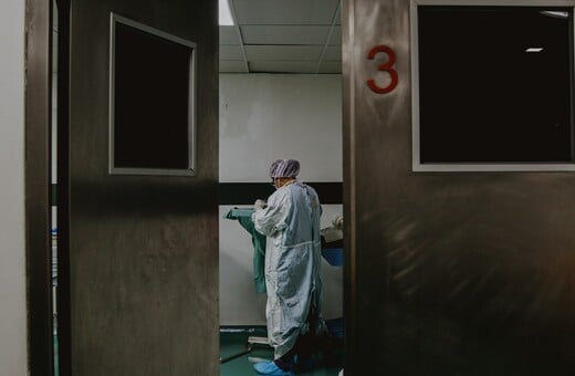 Ασθενής έπιασε φωτιά σε χειρουργείο: «Αστοχία σε ιατροτεχνολογικό εξοπλισμό» λέει η Υγειονομική Περιφέρεια