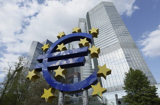 Ευκαιρία για το ευρώ η αδυναμία του δολαρίου: Πόσο θα κρατήσει, εξετάζουν οι ειδικοί