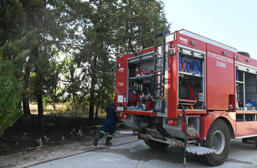 Υπό μερικό έλεγχο η φωτιά στην Κερατέα