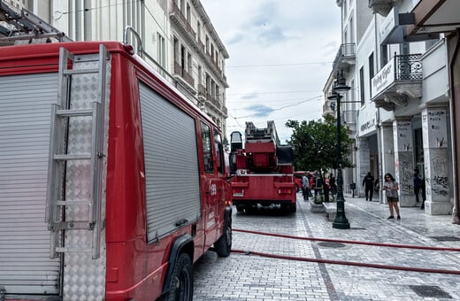 Φωτιά σε κατάστημα στην Πάτρα