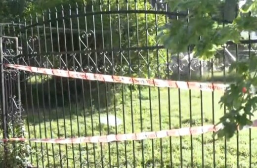 Θεσσαλονίκη: 72χρονη καταπλακώθηκε από την καγκελόπορτα του σπιτιού της