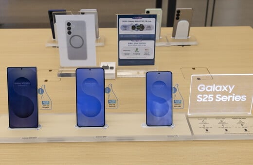Η Samsung προειδοποιεί: Οι δασμοί Τραμπ πλήττουν τις πωλήσεις smartphone και τσιπ μνήμης