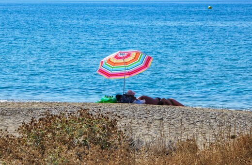 Καιρός: Έρχεται δεκαήμερο με 30 βαθμούς και σκόνη