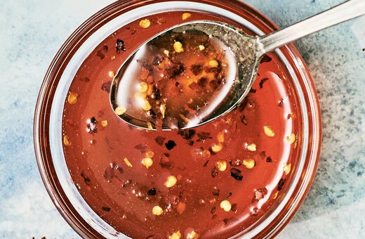 «Έχω φάει κόλλημα με το hot honey»: 14 άνθρωποι του φαγητού επιλέγουν το αγαπημένο τους υλικό 