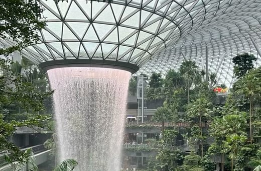 Σιγκαπούρη: Το αεροδρόμιο Changi κατακτά ξανά την κορυφή της παγκόσμιας κατάταξης για το 2025