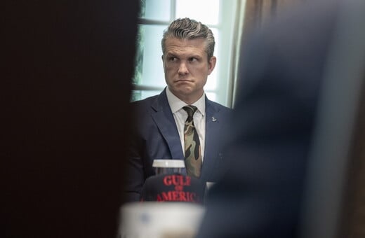 Ο Χέγκσεθ χρησιμοποίησε πολλαπλές συνομιλίες Signal για επίσημες υποθέσεις του Πενταγώνου