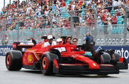 Η Lego κατασκεύασε αυτοκίνητα F1 κανονικού μεγέθους για την παρέλαση στο Μαϊάμι GP