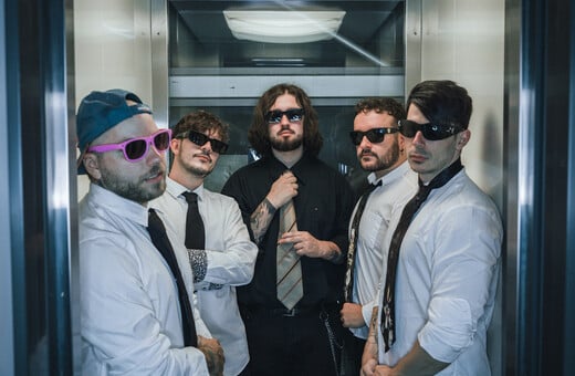 Kiss Me Cleopatra: Όταν η ελληνική ποπ του 2000 συνάντησε το metalcore 