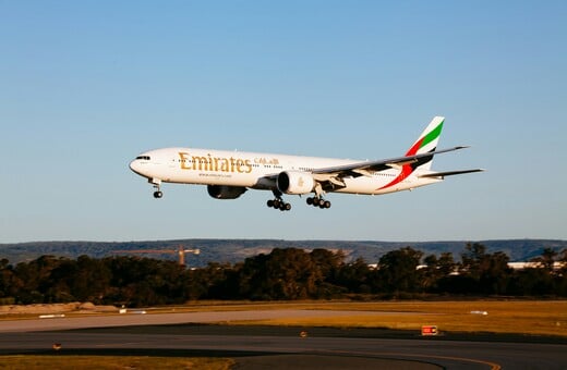 Η Emirates ανακοινώνει κέρδη-ρεκόρ, καθώς οι επιβάτες επιλέγουν ακριβές θέσεις