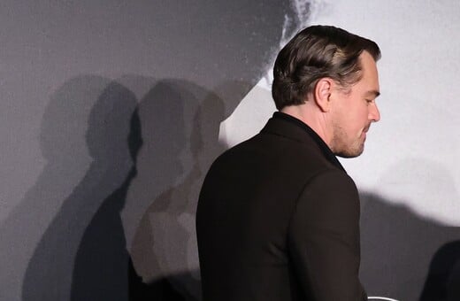 Πώς η Vogue αποκάλυψε ότι ο Leonardo DiCaprio βρισκόταν «κρυφά» στο Met Gala 2025