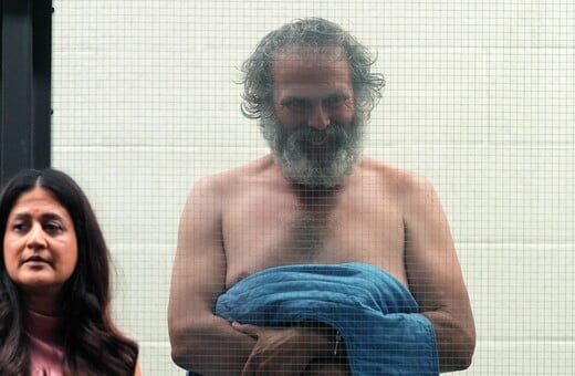 Τζένιφερ Άνιστον: Χωρίς μπλούζα ο stalker της στο δικαστήριο