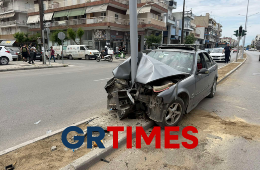 Τροχαίο στη Θεσσαλονίκη: Αυτοκίνητο προσέκρουσε σε κολώνα φωτισμού