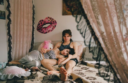 Morning Wood: Η Αθήνα ξυπνάει καυλωμένη. Ανάγνωση με το ποτήρι γάλα σου…