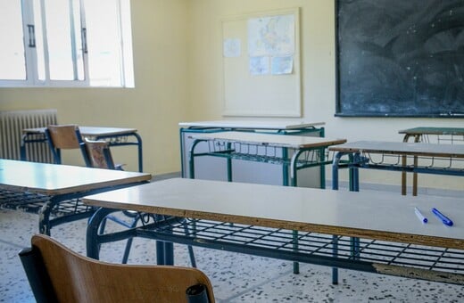 Αχαΐα: Καθηγητές ξέχασαν δύο μαθήτριες γυμνασίου σε κατάστημα καθ’ οδόν για σχολική εκδρομή