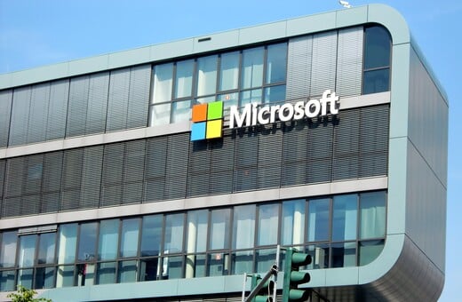 Η Microsoft απολύει 6.000 εργαζόμενους ενώ επενδύει 80 δισ. στο AI