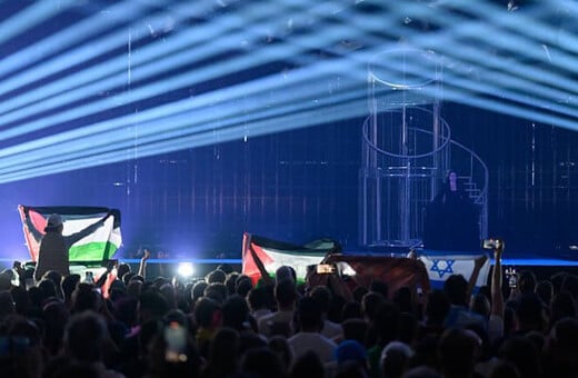 Eurovision 2025: Σήκωσαν σημαίες της Παλαιστίνης την ώρα που τραγουδούσε η εκπρόσωπος του Ισραήλ