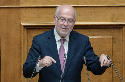 Πολιτική αντιπαράθεση για την τροπολογία Φλωρίδη περί «συμμετοχής συγγενών πολιτικών σε offshore»
