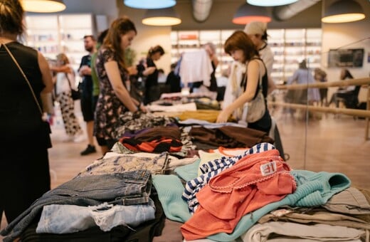 Spring Swap: Δωρεάν ανταλλαγή ρούχων και βιβλίων και εργαστήριο με βασικές τεχνικές πλεξίματος για βελονάκι