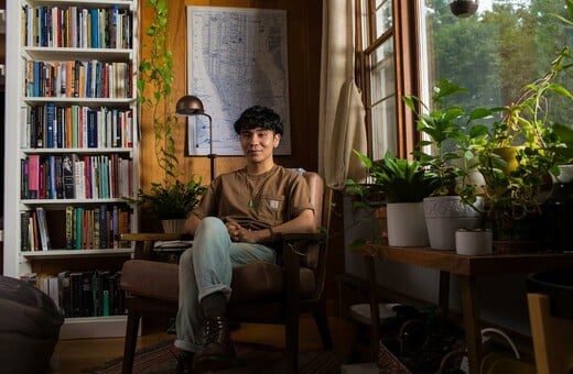 O Ocean Vuong έβλεπε μικρός το σόου της Όπρα. Σήμερα ο συγγραφέας του μήνα στην εκπομπή της/ Το νέο μυθιστόρημα του Ocean Vuong είναι το βιβλίο του μήνα στην εκπομπή της Όπρα Γουίνφρεϊ