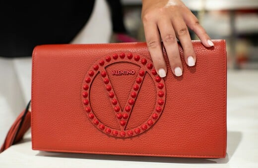 Υπό δικαστική διαχείριση η Valentino Bags - Αποκαλύψεις για κακοποίηση εργαζομένων στην Ιταλία