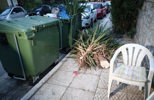 Άλιμος: Δεν έχει επισκεφτεί κανείς το βρέφος που βρέθηκε δίπλα σε κάδο απορριμμάτων