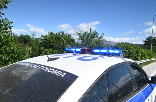 Μεθοδική κλοπή 30.000 ευρώ από όχημα στην Πεύκη – Συνελήφθησαν οι δράστες