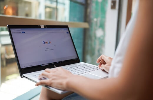 Η Google αλλάζει την αναζήτηση με Gemini για να αντιμετωπίσει τα AI chatbots 