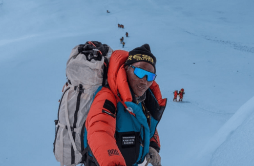 O Kami Rita Sherpa κατέκτησε την κορυφή του Έβερεστ για 31η φορά