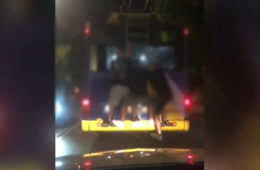 Πατήσια: Ανήλικοι έκαναν βόλτα «κρεμασμένοι» στο πίσω μέρος τρόλεϊ λόγω challenge