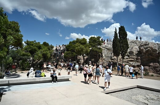 Ακρόπολη: Αποδόθηκαν στο κοινό οι διαδρομές στον αρχαιολογικό χώρο και το νέο πωλητήριο