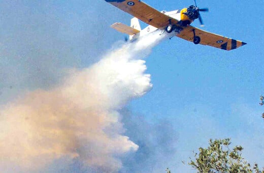 Φωτιά στη Φθιώτιδα: Ρίψεις νερού από δύο αεροσκάφη και ένα ελικόπτερο
