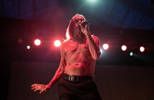 Ιστορική αποχώρηση από τον Iggy Pop: Έφυγε από τη σκηνή μέσα σε φέρετρο