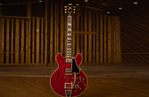 «Back to the Future»: Οι πρωταγωνιστές επιστρέφουν στο μέλλον για να βρουν τη χαμένη κόκκινη κιθάρα