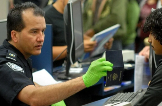 ΗΠΑ: Σε ισχύ από σήμερα η απαγόρευση εισόδου σε πολίτες 12 χωρών - Ποιες είναι 