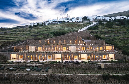 Ivy’s Natural Resort: Ένα καταφύγιο από πέτρα, ξύλο και ηρεμία στην καρδιά της Τήνου